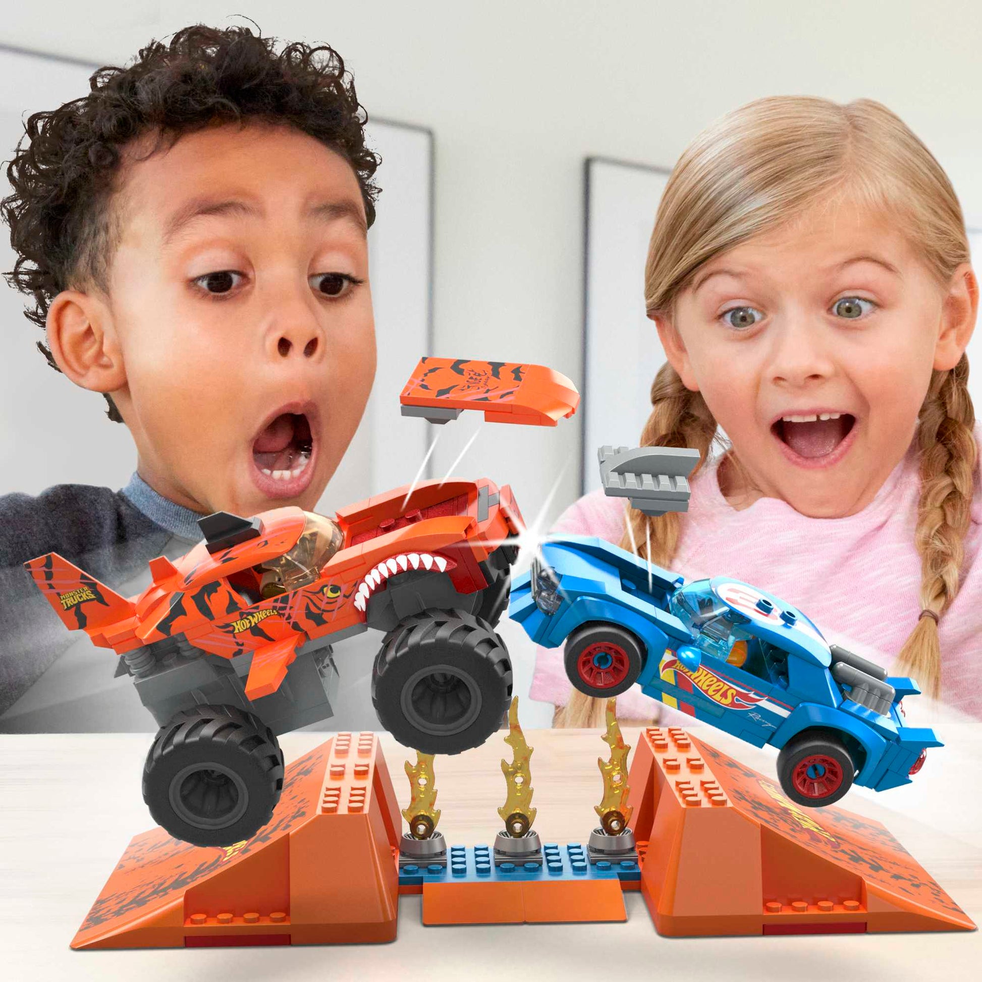 MEGA™ Hot Wheels Smash n Crash Tiger Shark Chomp Course